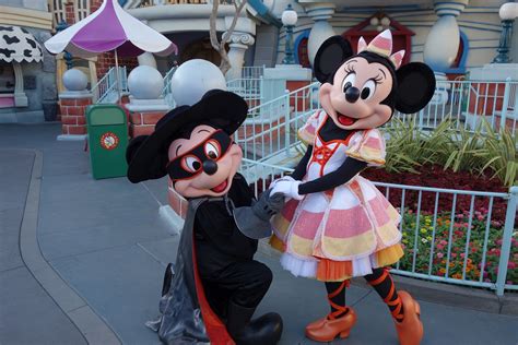Venir A Disneyland Pour Halloween Avec Des Enfants Petit La magie Disney d'halloween pour les enfants de l'hôpital Robert Debré